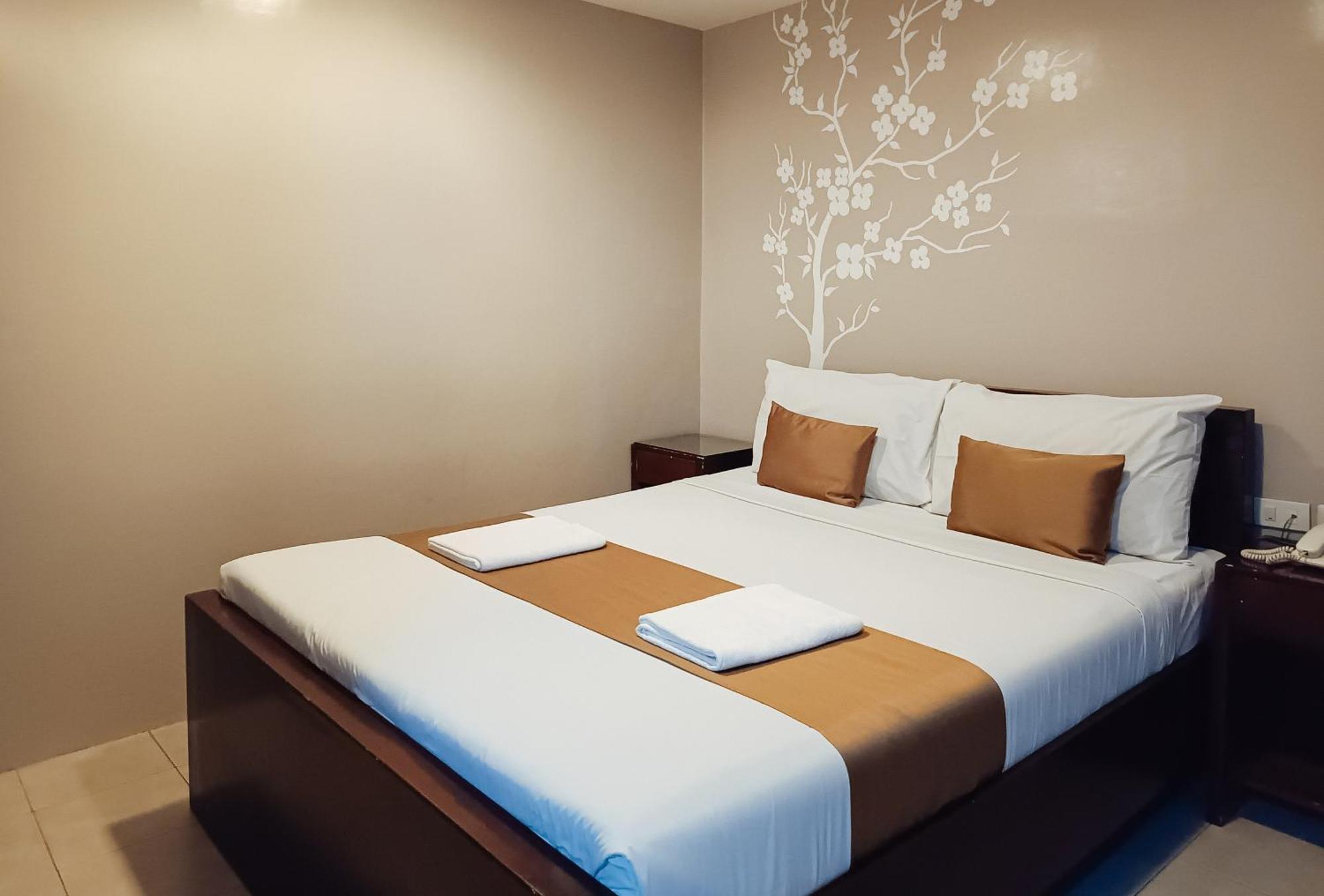 Hotel Juliana By Reddoorz Tuguegarao City Exteriör bild