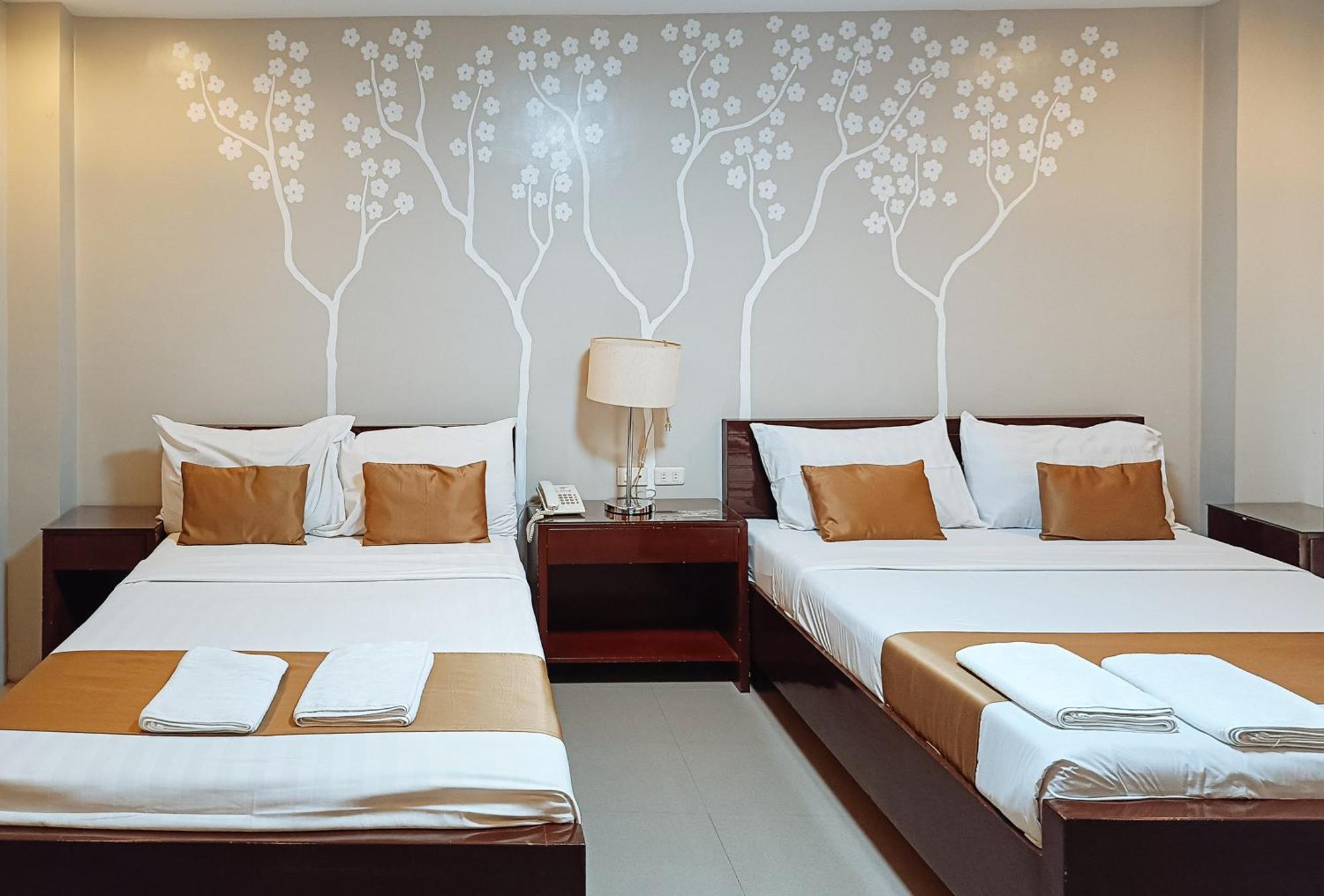 Hotel Juliana By Reddoorz Tuguegarao City Exteriör bild