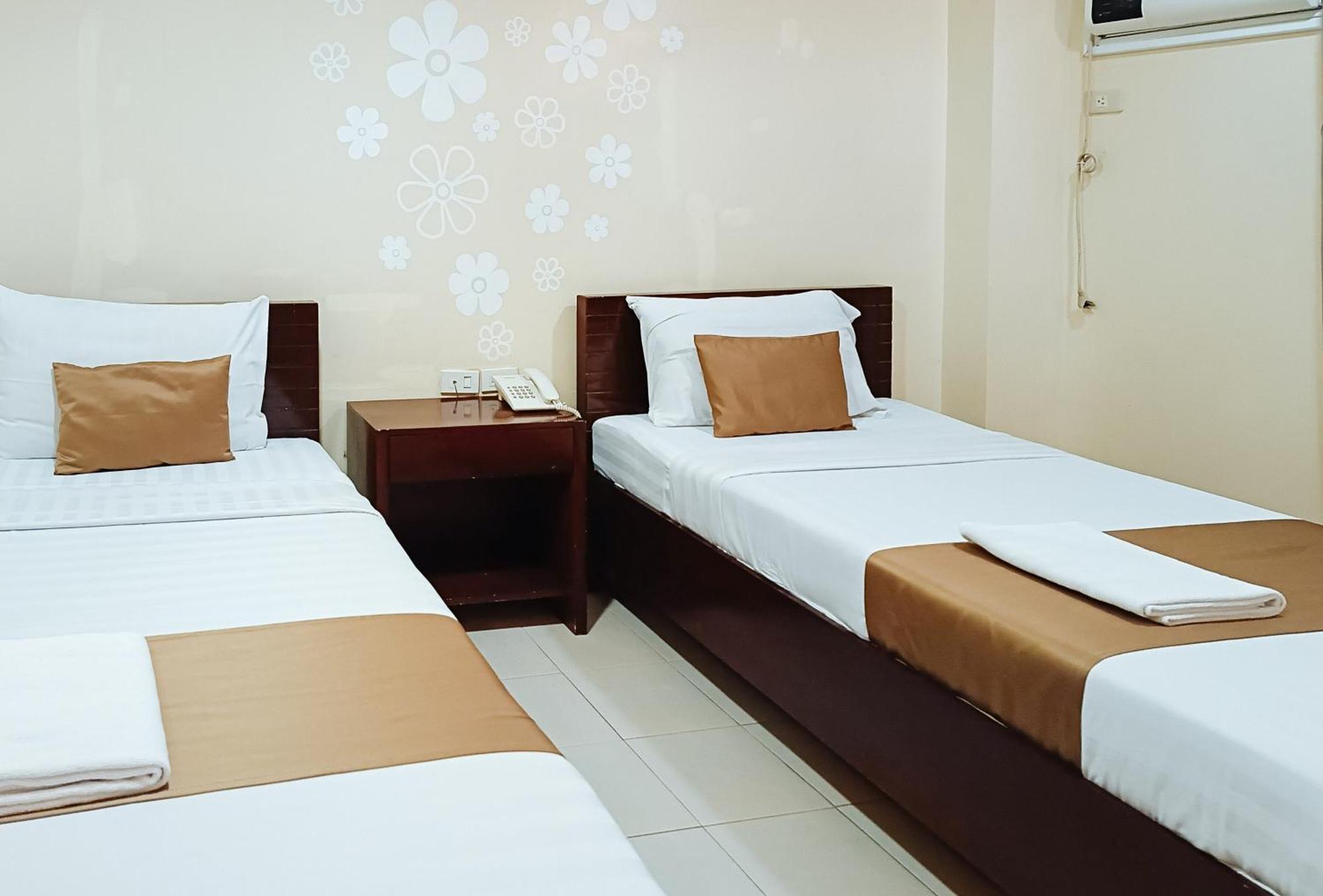 Hotel Juliana By Reddoorz Tuguegarao City Exteriör bild